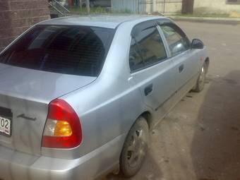 2005 Hyundai Accent Photos