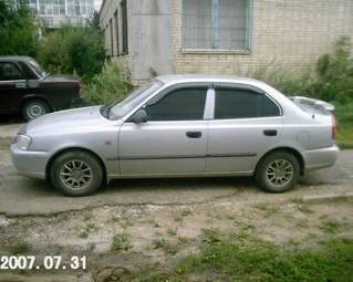 2005 Hyundai Accent Pics