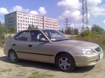 2005 Hyundai Accent Photos