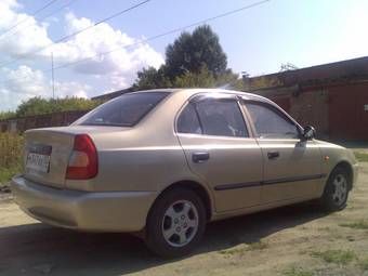 2005 Hyundai Accent Photos