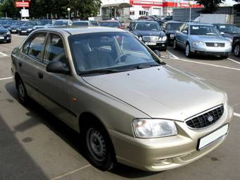 2005 Hyundai Accent Pics