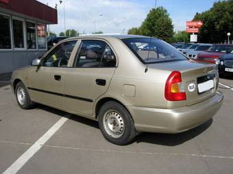 2005 Hyundai Accent Pictures