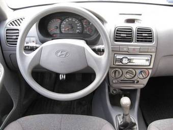 2005 Hyundai Accent Pictures