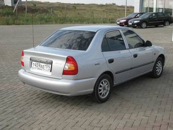 2005 Hyundai Accent Photos