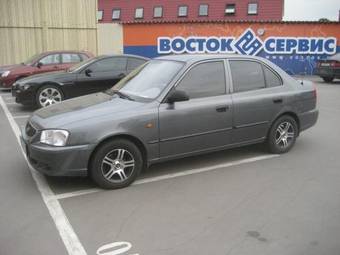 2005 Hyundai Accent Photos
