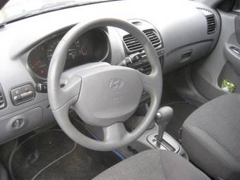 2005 Hyundai Accent Photos