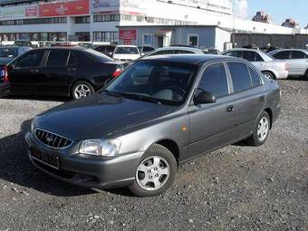 2005 Hyundai Accent Pictures