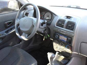 2005 Hyundai Accent Pictures