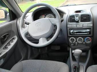 2006 Hyundai Accent Pictures