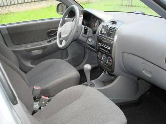 2006 Hyundai Accent Photos