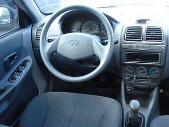 2006 Hyundai Accent Photos