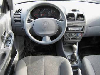 2007 Hyundai Accent Images