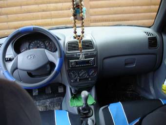2008 Hyundai Accent Pictures