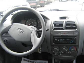 2008 Hyundai Accent Pictures