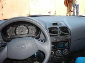 2008 Hyundai Accent Pictures