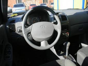 2008 Hyundai Accent Pictures