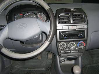 2008 Hyundai Accent Photos