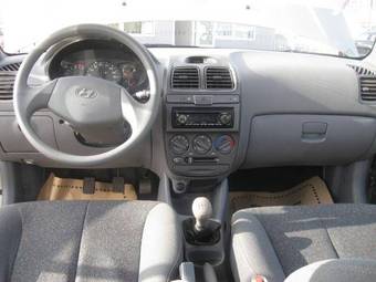2008 Hyundai Accent Pics
