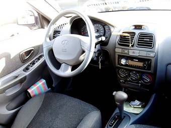 2008 Hyundai Accent Photos