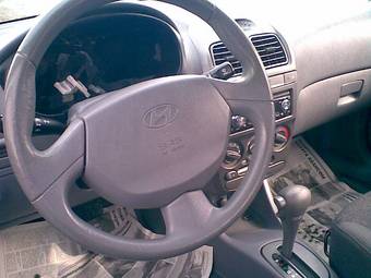 2008 Hyundai Accent Pics