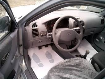 2009 Hyundai Accent Images