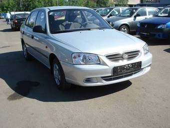 2009 Hyundai Accent Pictures