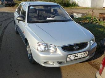 2009 Hyundai Accent Pics