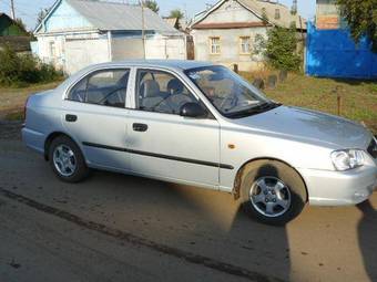 2009 Hyundai Accent Pictures