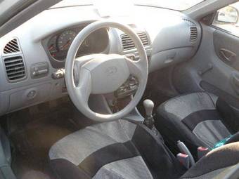 2009 Hyundai Accent Pictures