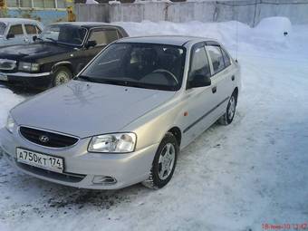 2009 Hyundai Accent Pictures