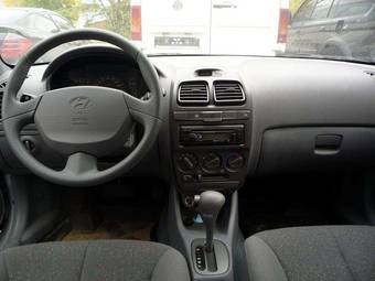 2009 Hyundai Accent Photos