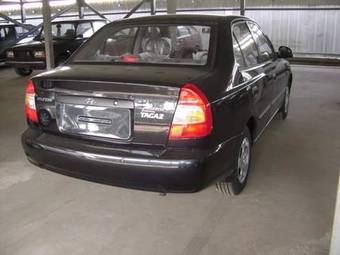2010 Hyundai Accent Pictures