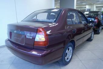 2010 Hyundai Accent Photos