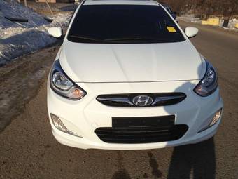 2010 Hyundai Accent Wallpapers