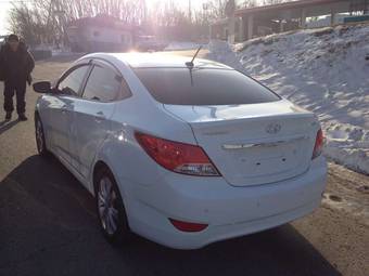 2010 Hyundai Accent Images