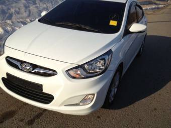 2010 Hyundai Accent Pictures
