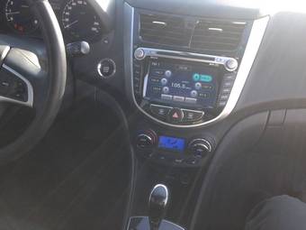 2010 Hyundai Accent Pictures