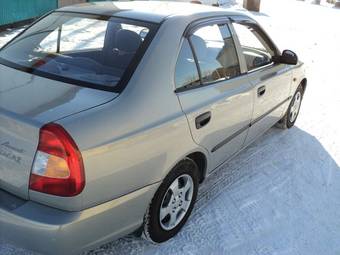 2010 Hyundai Accent Images
