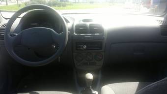 2010 Hyundai Accent Photos