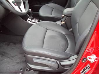 2011 Hyundai Accent Wallpapers