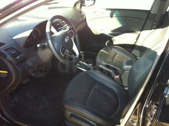 2011 Hyundai Accent Pics