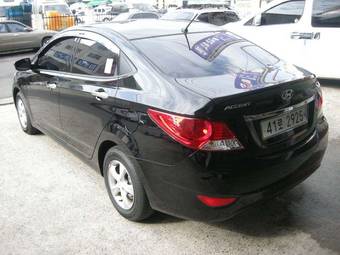 2011 Hyundai Accent Photos