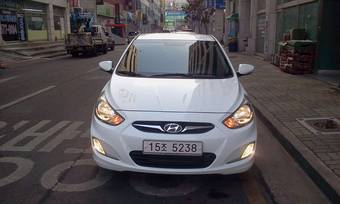 2011 Hyundai Accent Photos