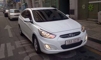 2011 Hyundai Accent Photos