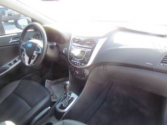 2011 Hyundai Accent Photos