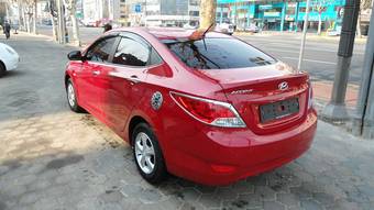 2011 Hyundai Accent Pictures