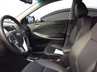 2011 Hyundai Accent Pictures