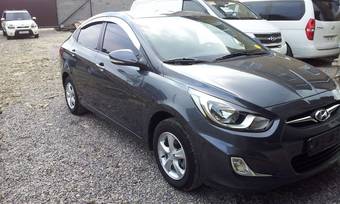 2011 Hyundai Accent Photos