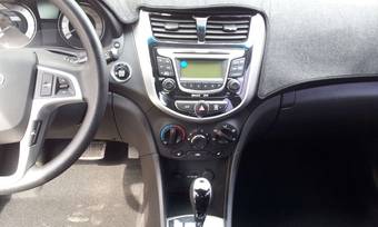 2011 Hyundai Accent Wallpapers