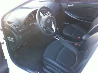 2011 Hyundai Accent Pictures